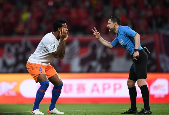  VAR争议判罚引发主帅集体炮轰  