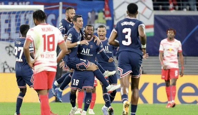  巴黎圣日耳曼客场逆转里昂保留争冠希望  